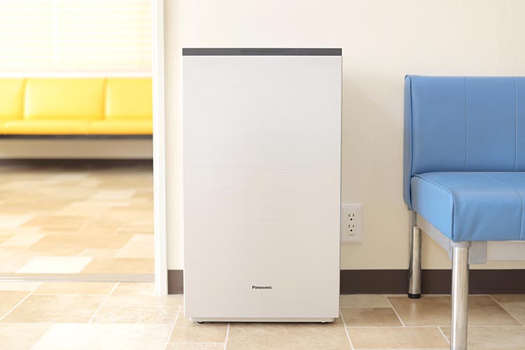 院内は各所に空気清浄機を設置しております